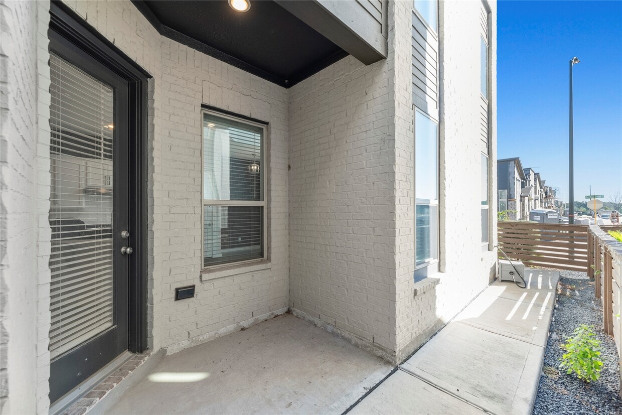 Foto principal - 16647 Bristol Steel Ln