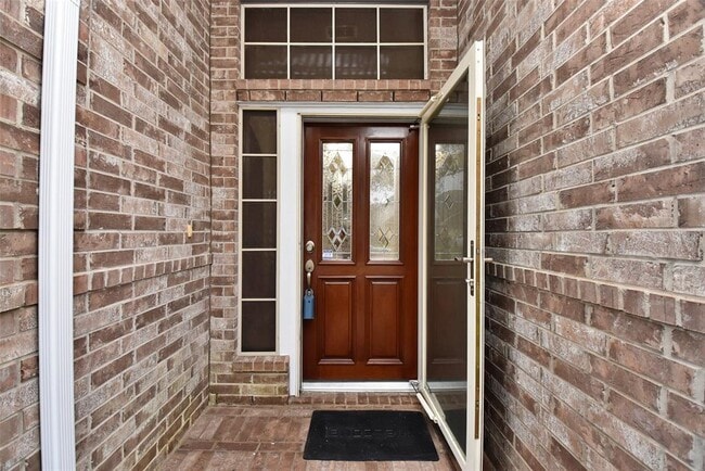 Building Photo - 24927 Lakecrest Manor Dr