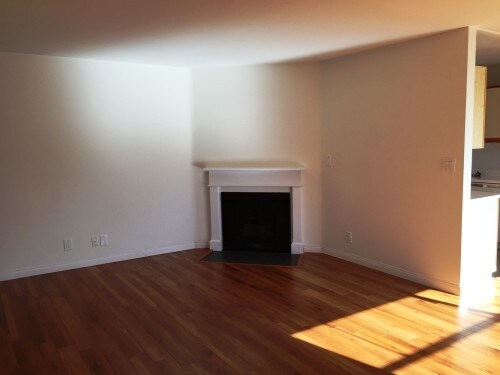 Building Photo - 647 N Hayworth Ave