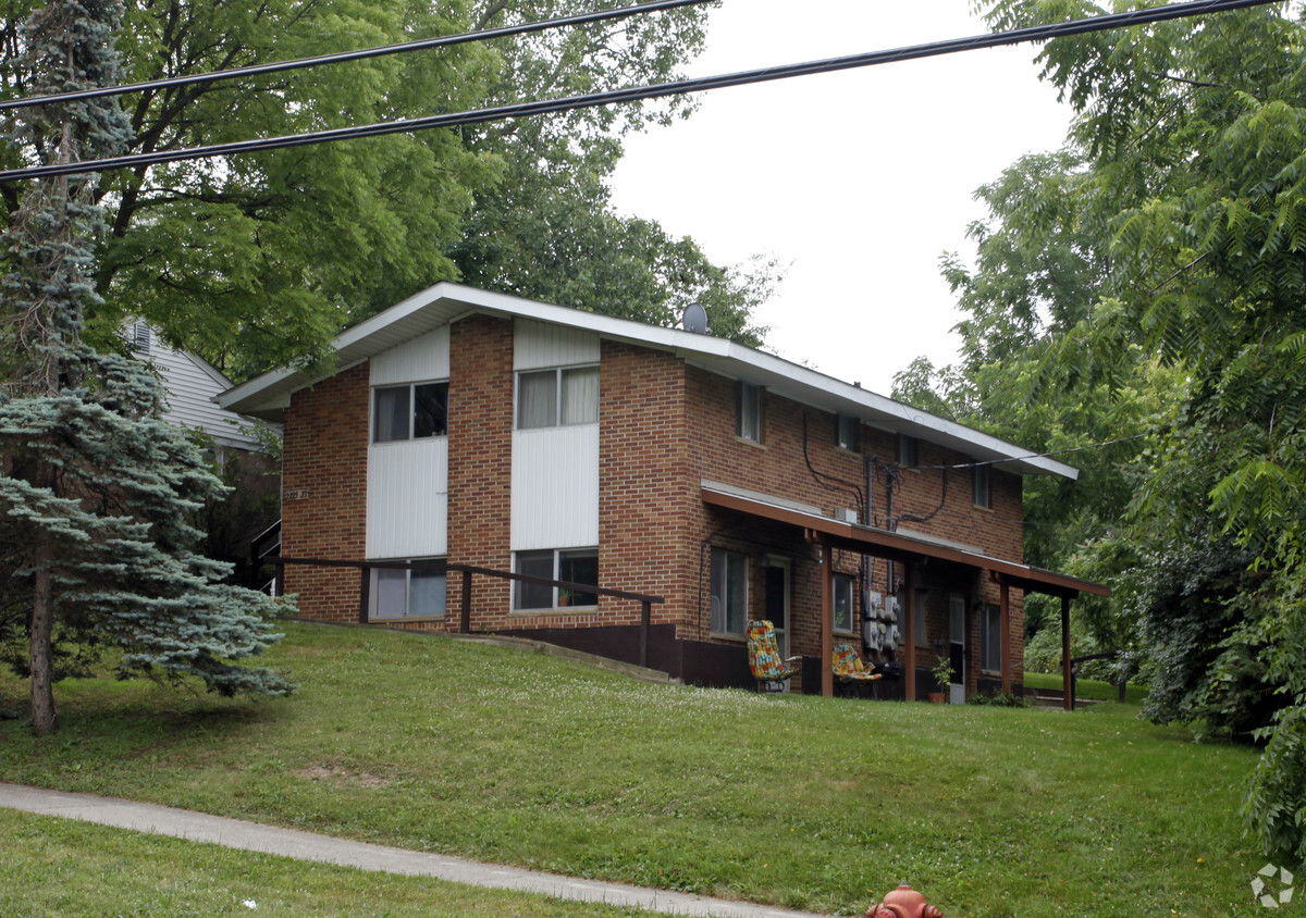 Primary Photo - 2225 Dexter Ave