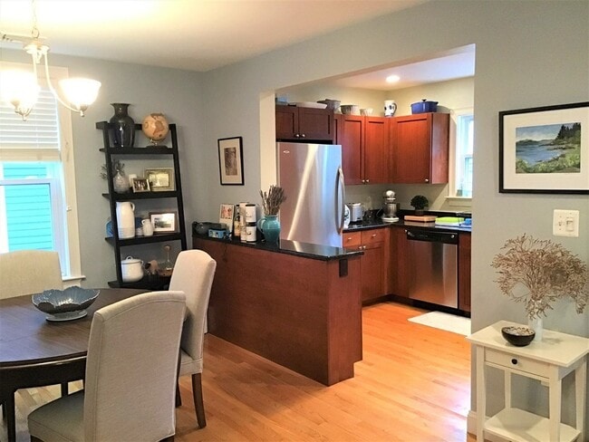 Building Photo - 60 Magnolia Ave