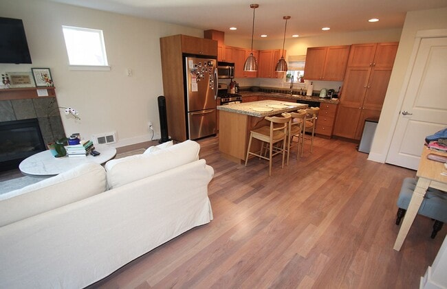 Building Photo - LUXURY 2-BED BALLARD TOWNHOME FOR RENT WIT...
