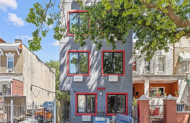 Building Photo - 2057 Strauss St