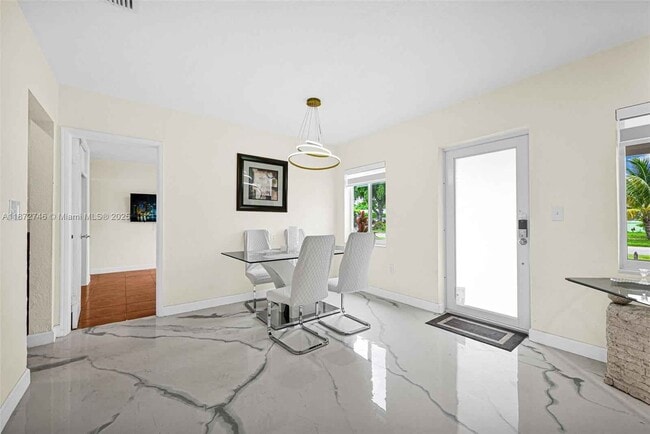 Building Photo - 6840 SW 26th Ct