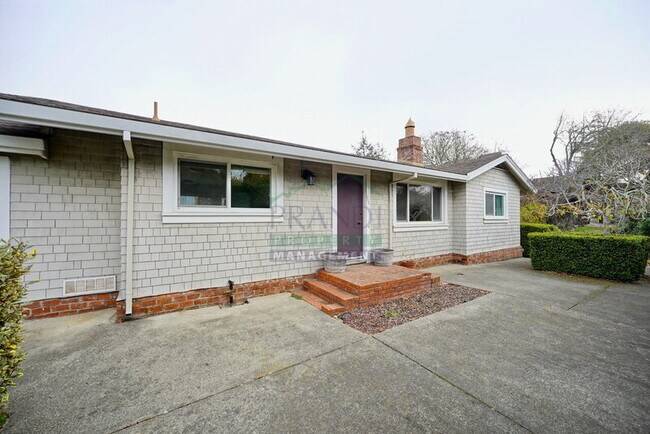 Foto del edificio - 893 Tiburon Blvd