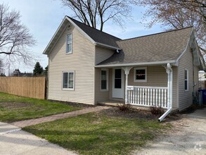 Building Photo - 612 Birch St