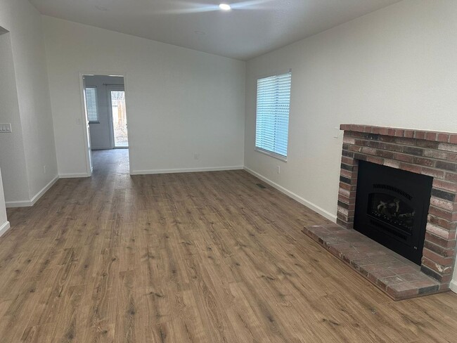 Building Photo - Newly renovated home in Sparks
