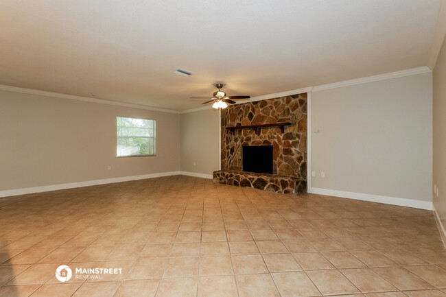 Building Photo - 8208 Woodlawn Cir S