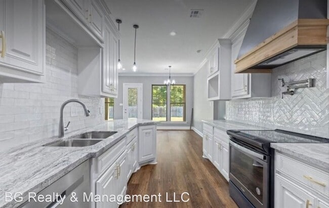 Building Photo - 3 br, 2 bath House - 565 Shelia Drive