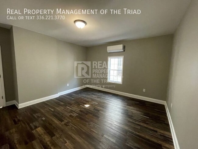 Building Photo - Move in Special! Now Ready! Main Level ext...