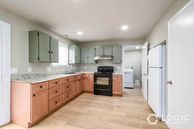 Foto del edificio - 2344-2346 South 1440 West