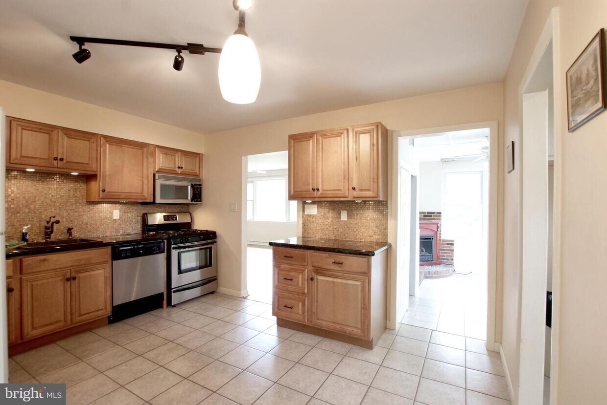 6 Isleta Ln, Pemberton Township, NJ 08015 House Rental in Pemberton