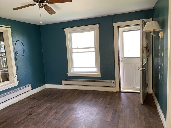 Building Photo - Hillview home