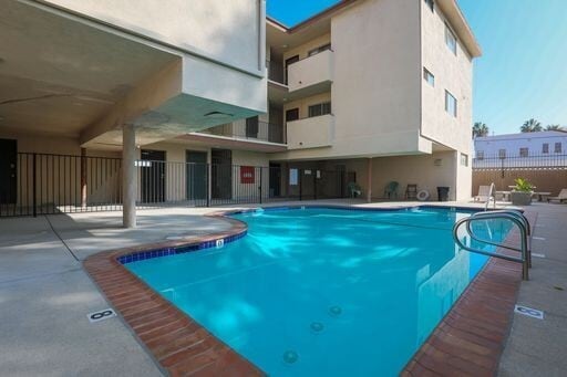 Foto principal - Spacious Units available - Great Location!...