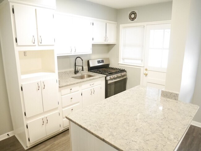 Building Photo - 3 Bedroom Home-Middle River!