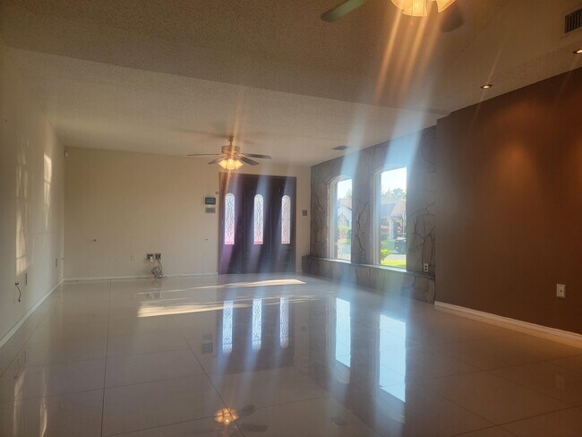 Foto del edificio - 702 Zebra Dr
