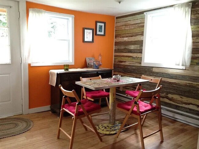 Foto del edificio - Cozy 3-Bedroom Home with Private Yard in Livingston Manor for November 1st!