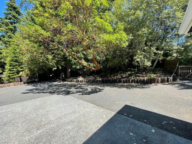 Building Photo - 14076 Rosario Rd