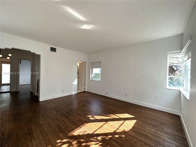 Foto del edificio - 969 Bay Dr