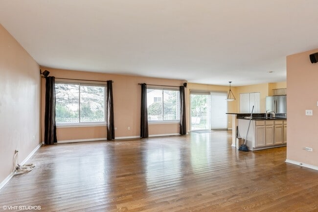 Building Photo - 170 Willow Bend