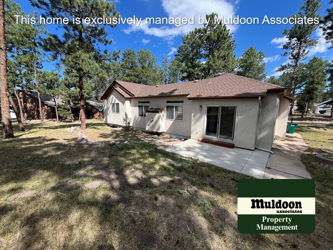Building Photo - Available for showing in a few days!  Pres...