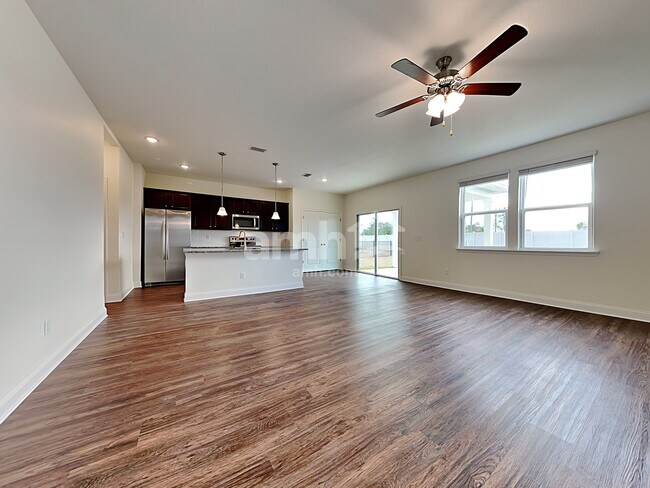 Building Photo - 83 Banyan Frst Dr