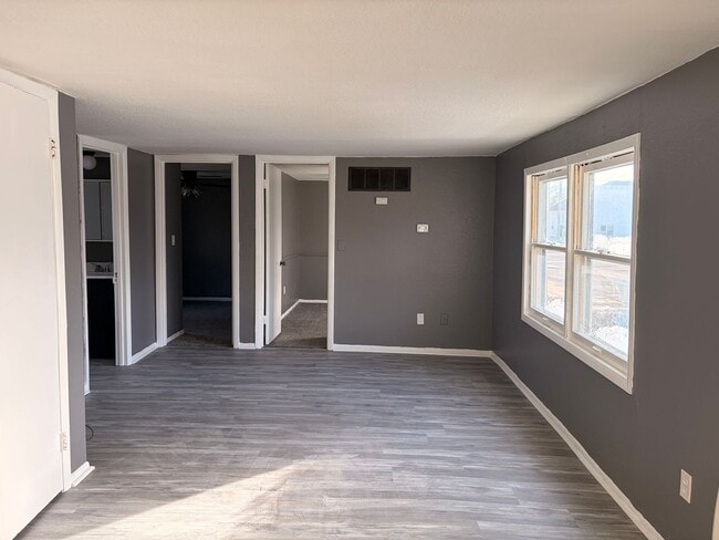 Building Photo - 104 W Bennett St