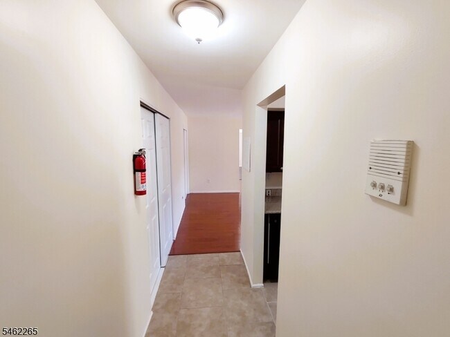 Building Photo - 1807 Green Hollow Dr