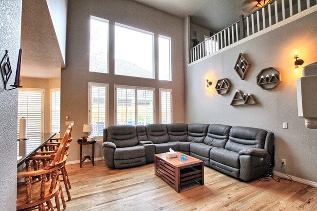 Building Photo - 5 bed 4 bath Parker home in Stonegate w/ master on 1st floor