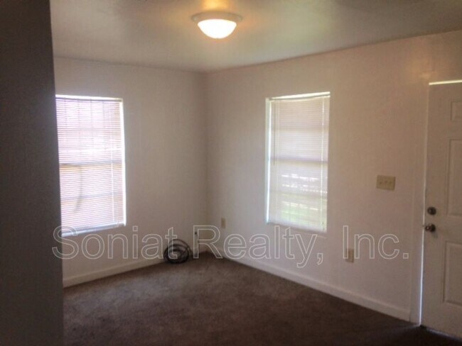 Foto del edificio - 10114 Boulevard Way
