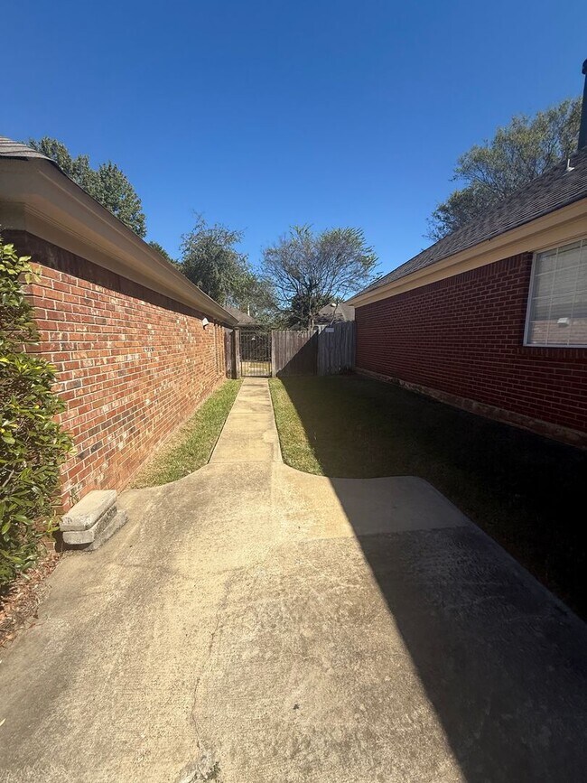 Foto del edificio - ** 3 Bed 2 Bath Located across from AUM **...