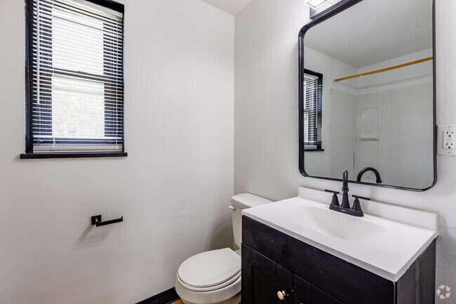 3 habitaciones, 1 baño - 1123 pies cuadrados - Baño - Luxor Gardens Apartments