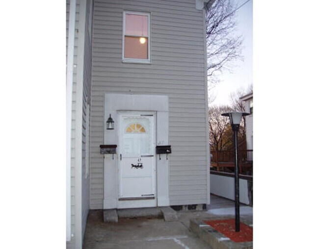 47 Washington St Unit 4, Peabody, MA 01960 Condo for Rent in Peabody