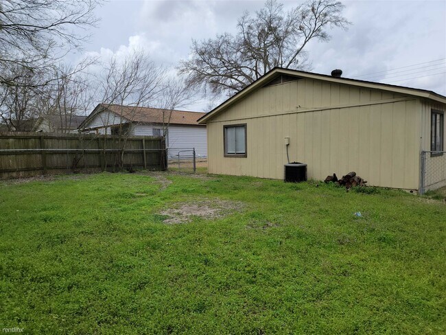 Building Photo - 3 br, 1 bath House - 306A Richards St