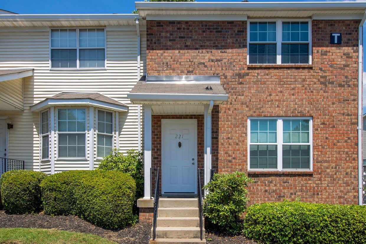 Primary Photo - 221 Timberway Dr