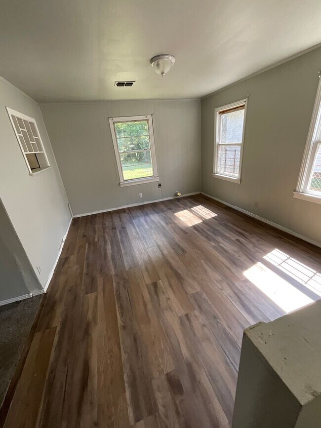 Foto del edificio - 5613 Broadway Ave