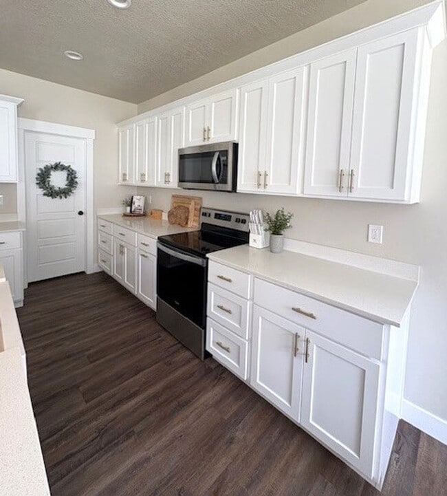 Building Photo - 4 Bedroom / 3 Bath Home in Eagle Mountain!