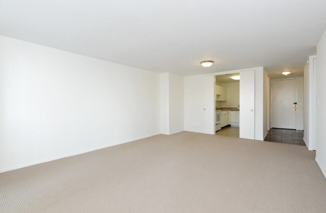 Building Photo - 1660 N La Salle Dr