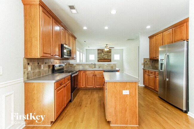 Foto del edificio - 4015 Shadetree Dr