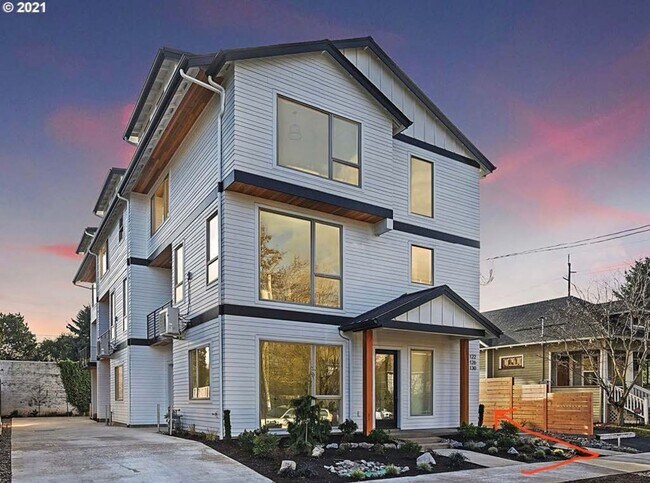 Building Photo - 1130 SE Tenino St