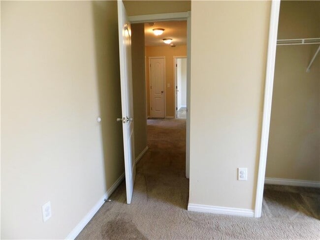 Building Photo - 6512 Oak Crest Dr