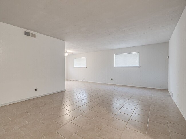 Foto del edificio - Updated in NE OKC for rent! Minutes to Broadway Extension/235 and Downtown!