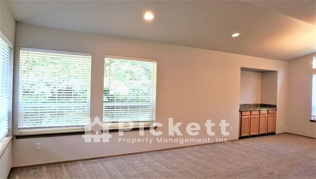 Foto del edificio - 3 Bedroom East Bremerton Home