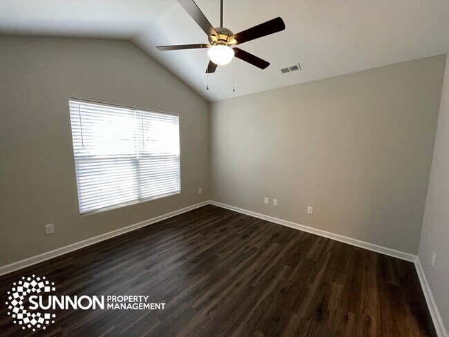 Foto del edificio - 3 Bed/2 Bath Close to I-485!