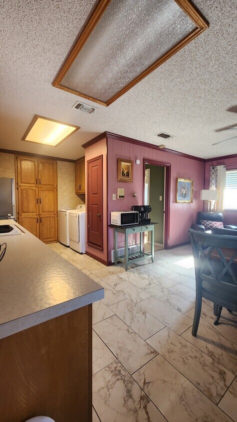 Building Photo - 5709 Ledgestone Dr