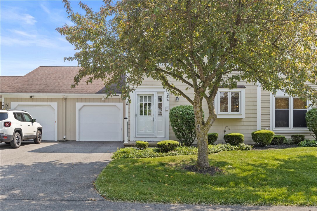 Foto principal - 245 Deerhurst Ln
