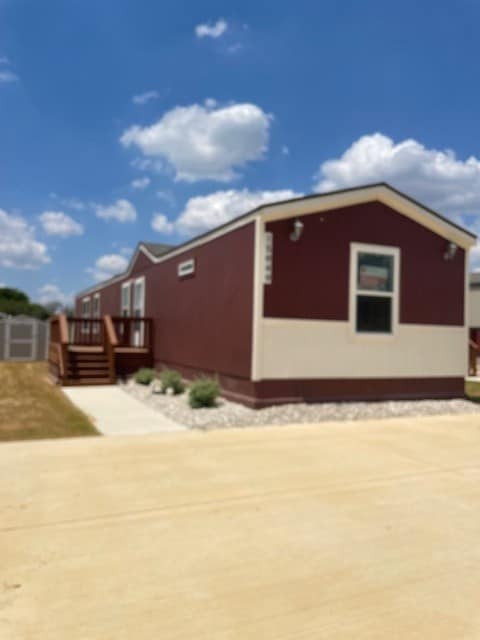 Foto principal - 15949 S Flores St