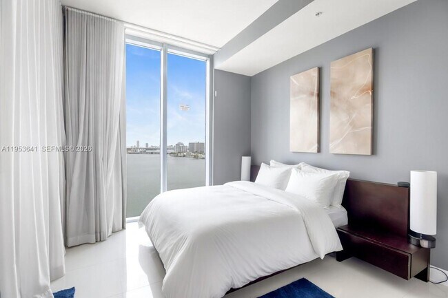 Foto del edificio - 7930 East Dr