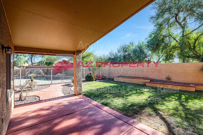 Foto del edificio - 705 N 167th Dr