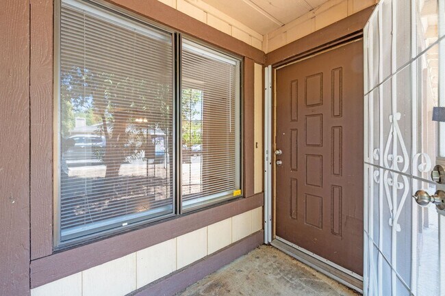 Foto del edificio - 4830 Suncrest Way